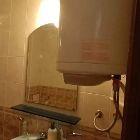 двустаен 公寓 *